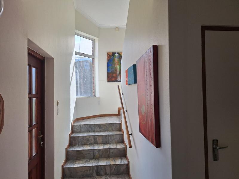6 Bedroom Property for Sale in Glentana Western Cape